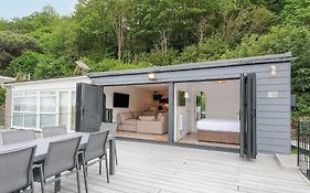 Refurbished Beach Lodge